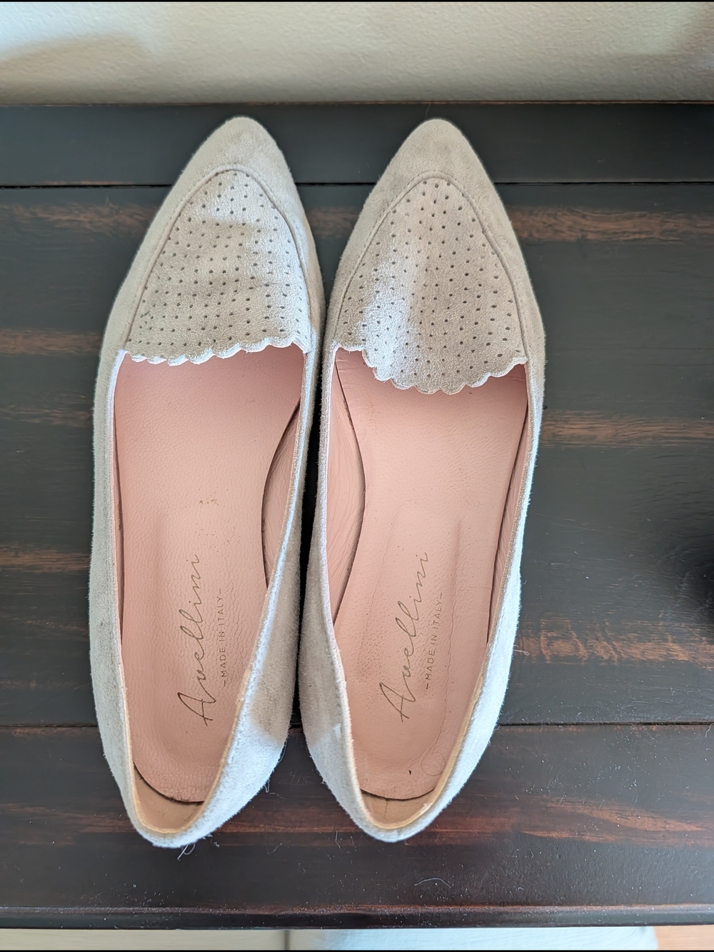 Women's Scalloped Suede Flats in Light Gray